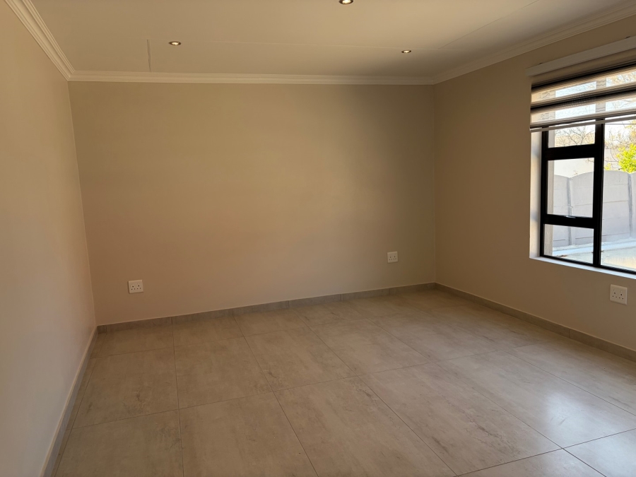 To Let 4 Bedroom Property for Rent in Linden Gauteng