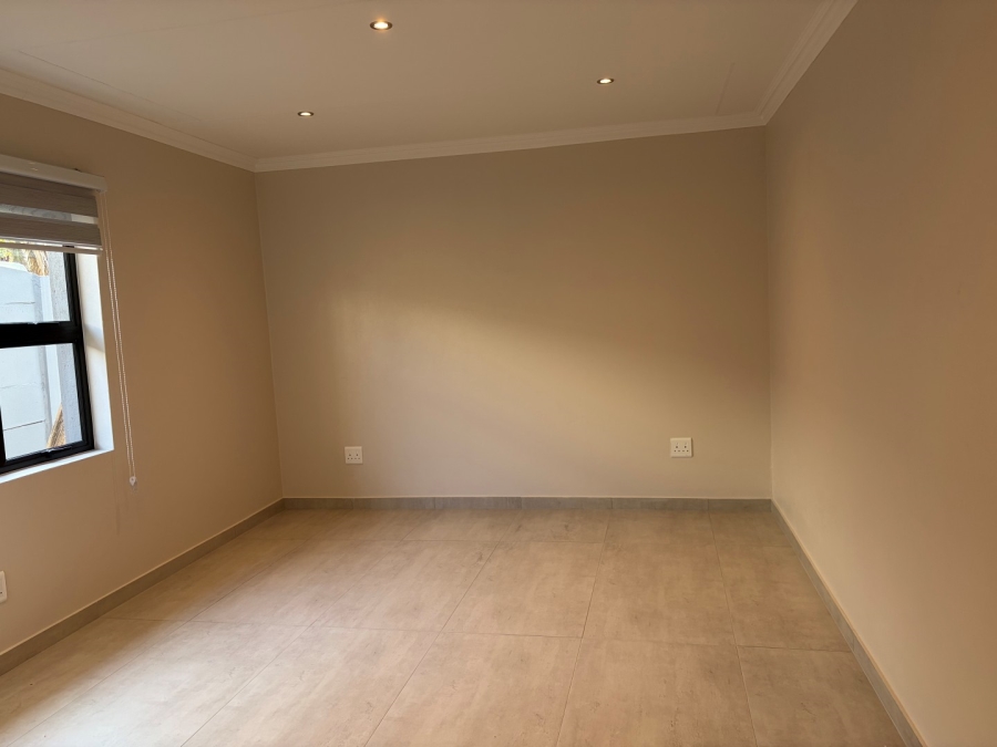To Let 4 Bedroom Property for Rent in Linden Gauteng