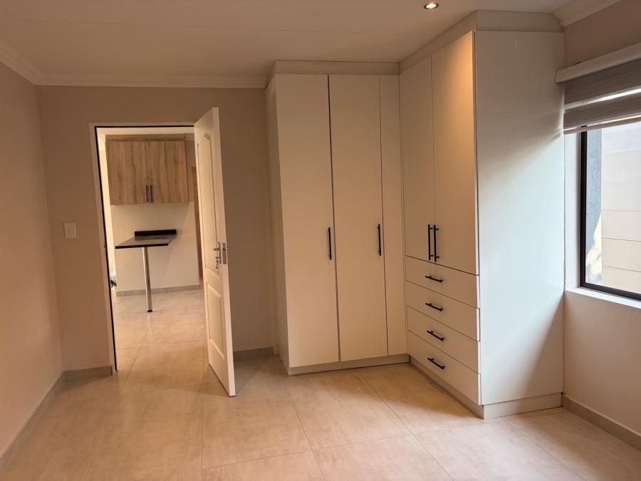 To Let 4 Bedroom Property for Rent in Linden Gauteng