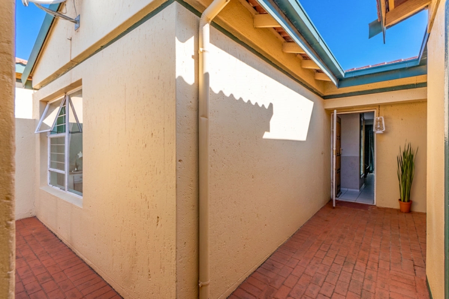 3 Bedroom Property for Sale in Strubensvallei Gauteng