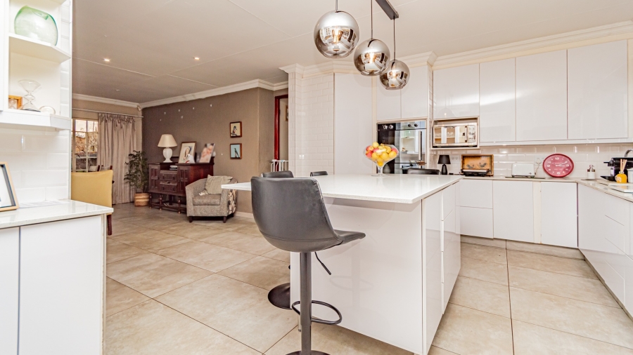 3 Bedroom Property for Sale in Glenvista Gauteng
