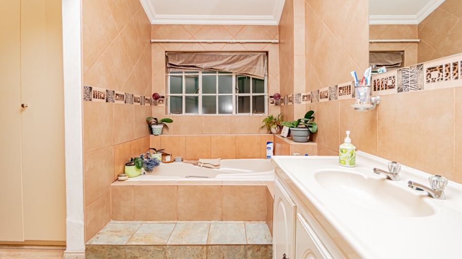 3 Bedroom Property for Sale in Glenvista Gauteng