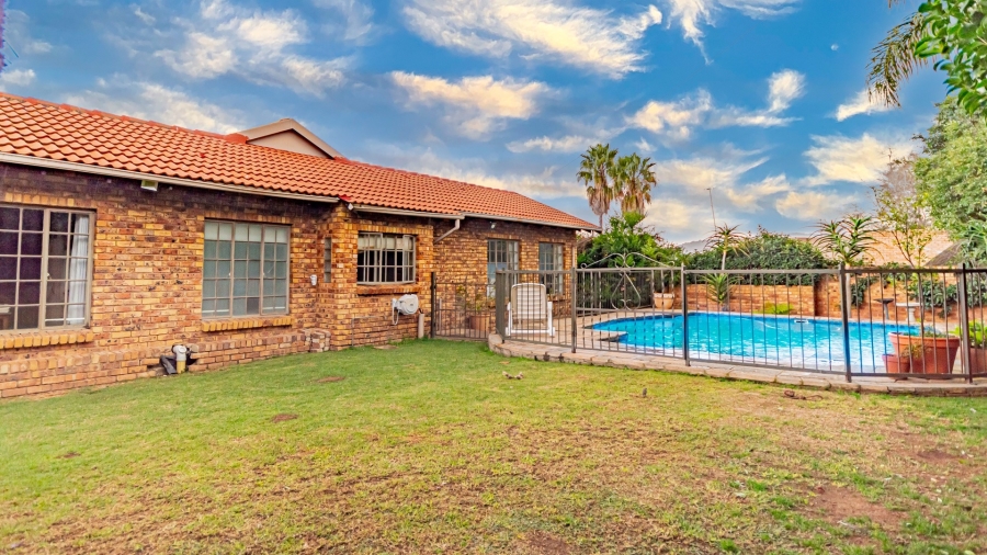 3 Bedroom Property for Sale in Glenvista Gauteng