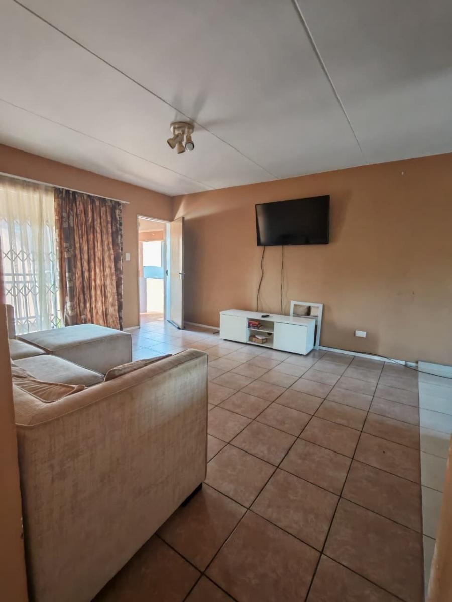 To Let 2 Bedroom Property for Rent in Vorna Valley Gauteng