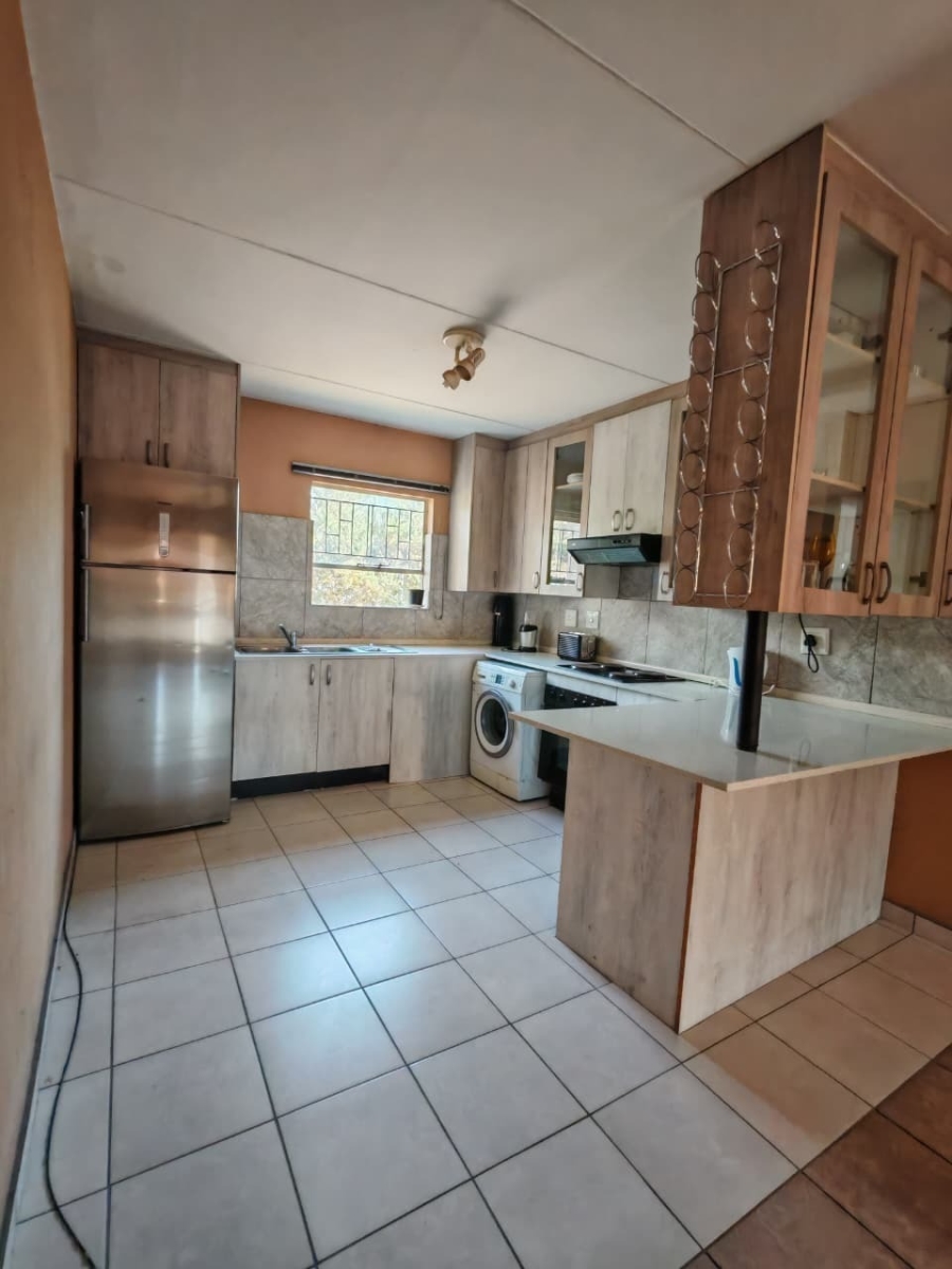 To Let 2 Bedroom Property for Rent in Vorna Valley Gauteng