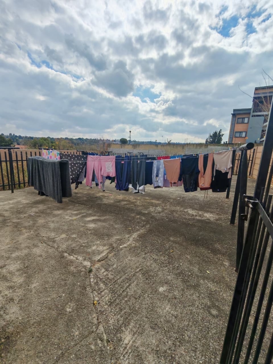 To Let 2 Bedroom Property for Rent in Vorna Valley Gauteng