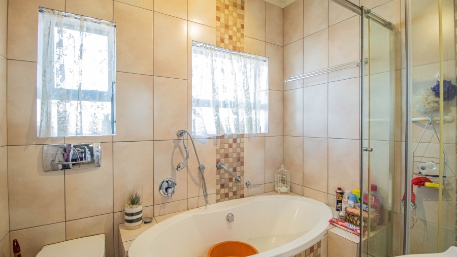 6 Bedroom Property for Sale in Northmead Gauteng