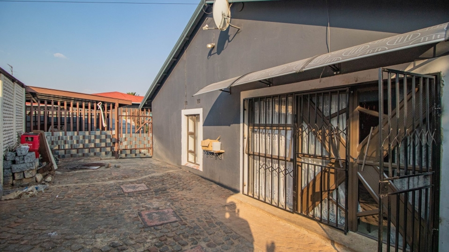 6 Bedroom Property for Sale in Northmead Gauteng