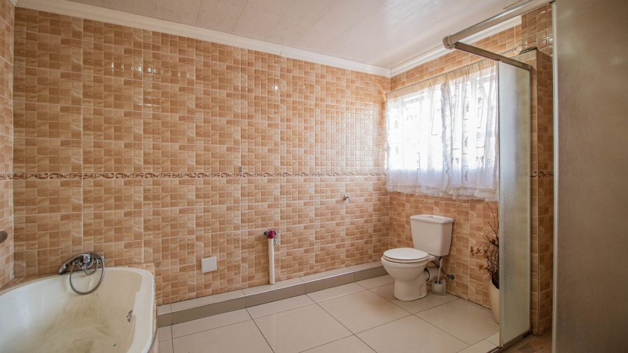 6 Bedroom Property for Sale in Northmead Gauteng