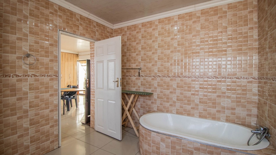 6 Bedroom Property for Sale in Northmead Gauteng