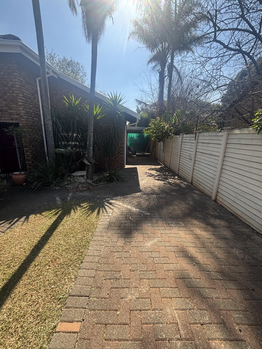 To Let 2 Bedroom Property for Rent in Garsfontein Gauteng