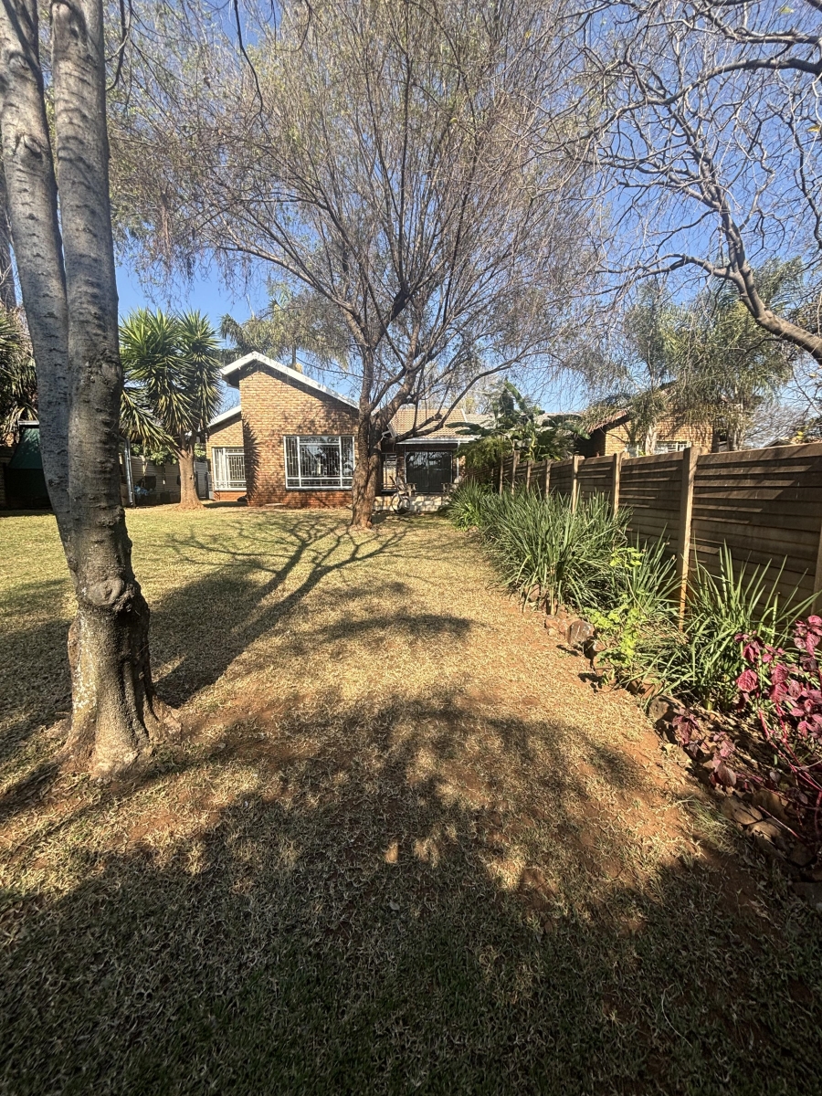 To Let 2 Bedroom Property for Rent in Garsfontein Gauteng