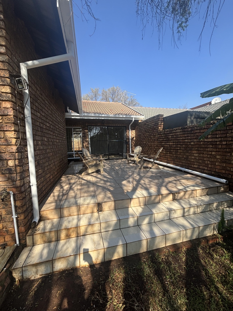 To Let 2 Bedroom Property for Rent in Garsfontein Gauteng