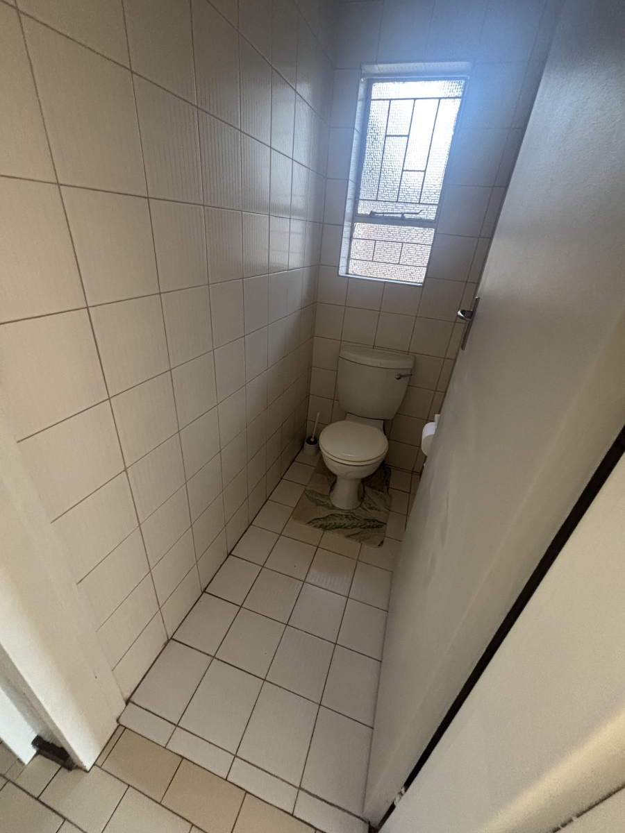 To Let 2 Bedroom Property for Rent in Garsfontein Gauteng