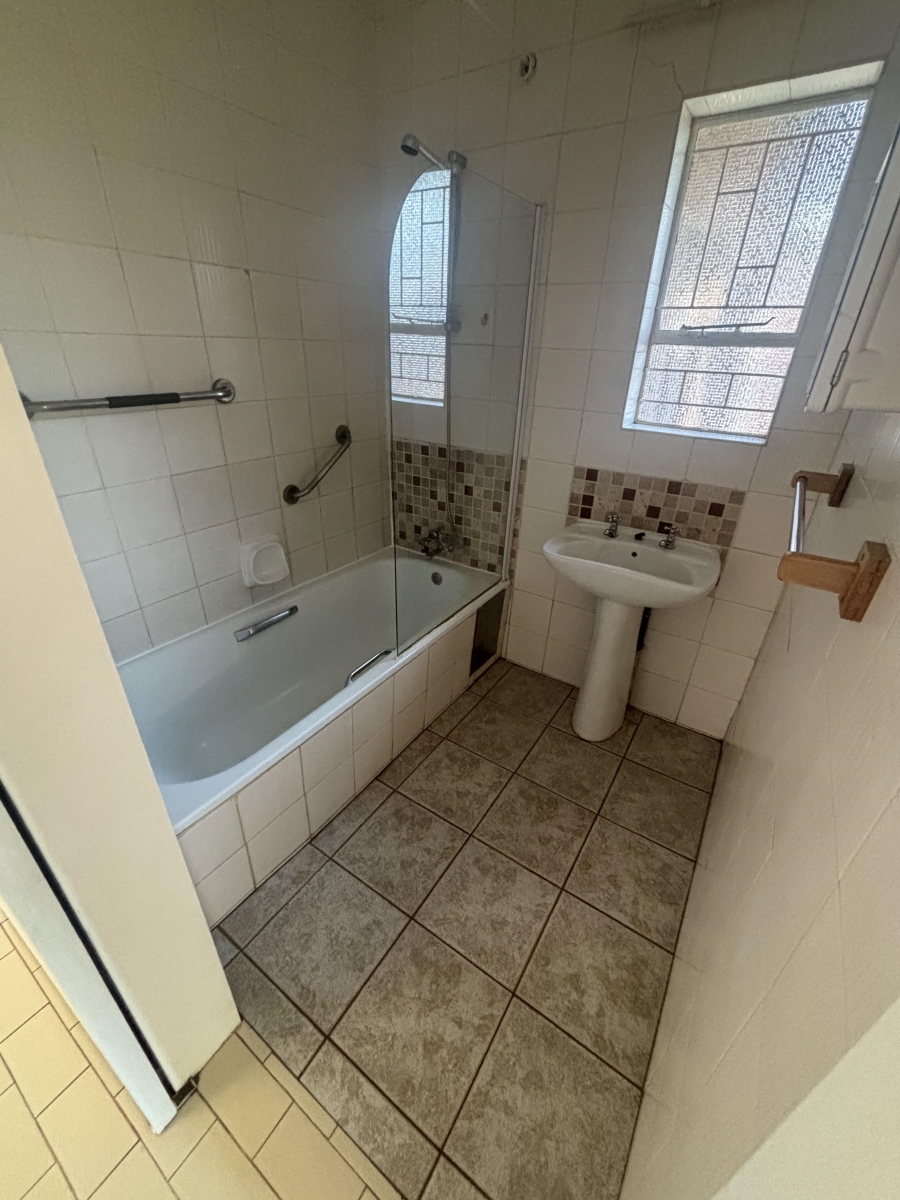 To Let 2 Bedroom Property for Rent in Garsfontein Gauteng