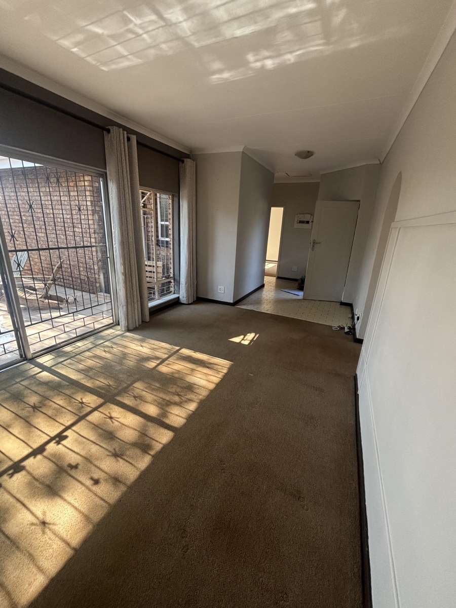 To Let 2 Bedroom Property for Rent in Garsfontein Gauteng