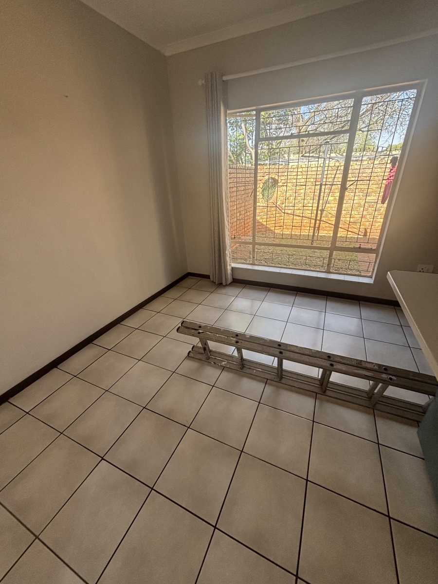 To Let 2 Bedroom Property for Rent in Garsfontein Gauteng