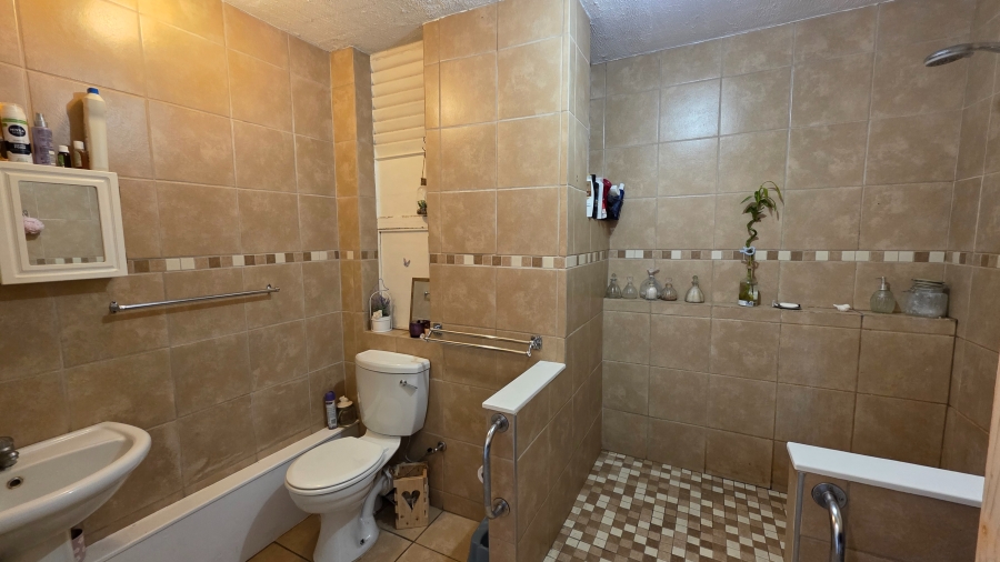 2 Bedroom Property for Sale in Queenswood Gauteng