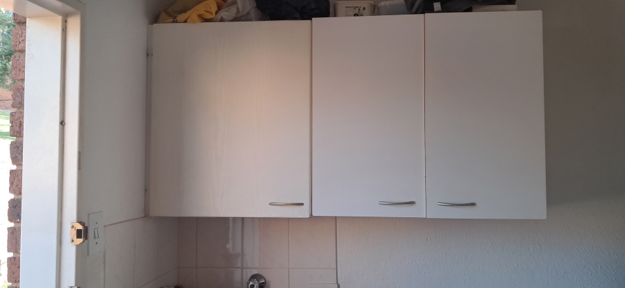 To Let 2 Bedroom Property for Rent in Wilro Park Gauteng