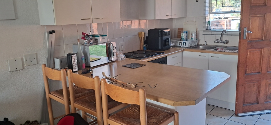 To Let 2 Bedroom Property for Rent in Wilro Park Gauteng