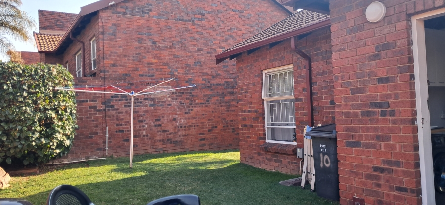 To Let 2 Bedroom Property for Rent in Wilro Park Gauteng