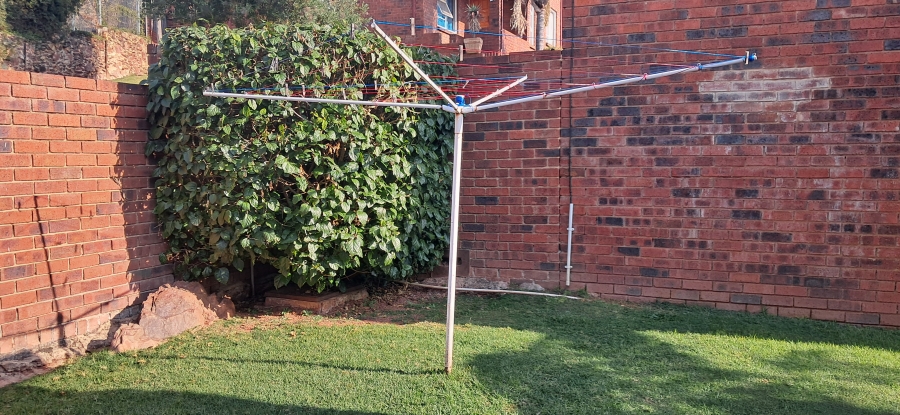 To Let 2 Bedroom Property for Rent in Wilro Park Gauteng