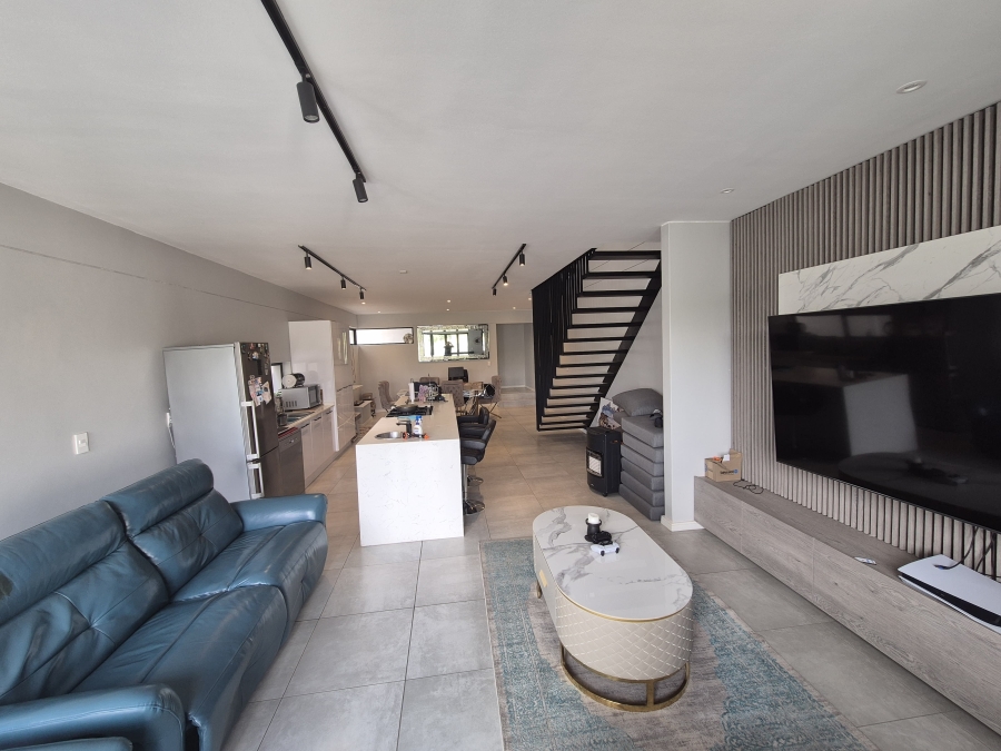 2 Bedroom Property for Sale in Hurlingham Gauteng