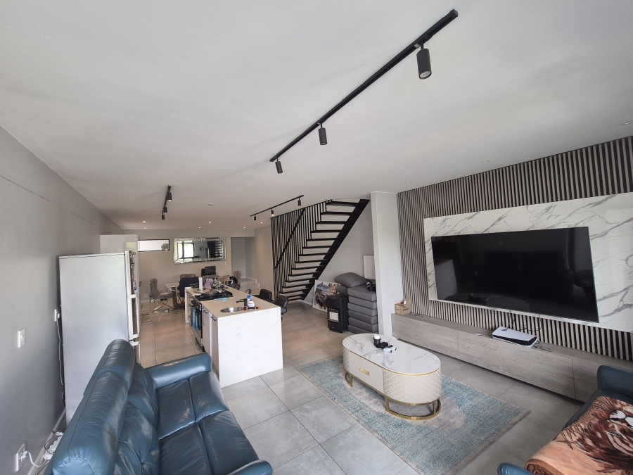 2 Bedroom Property for Sale in Hurlingham Gauteng