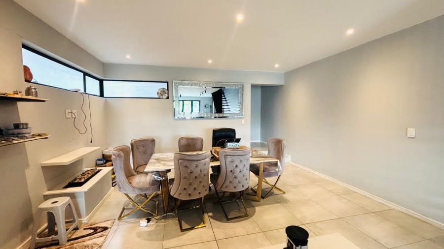 2 Bedroom Property for Sale in Hurlingham Gauteng