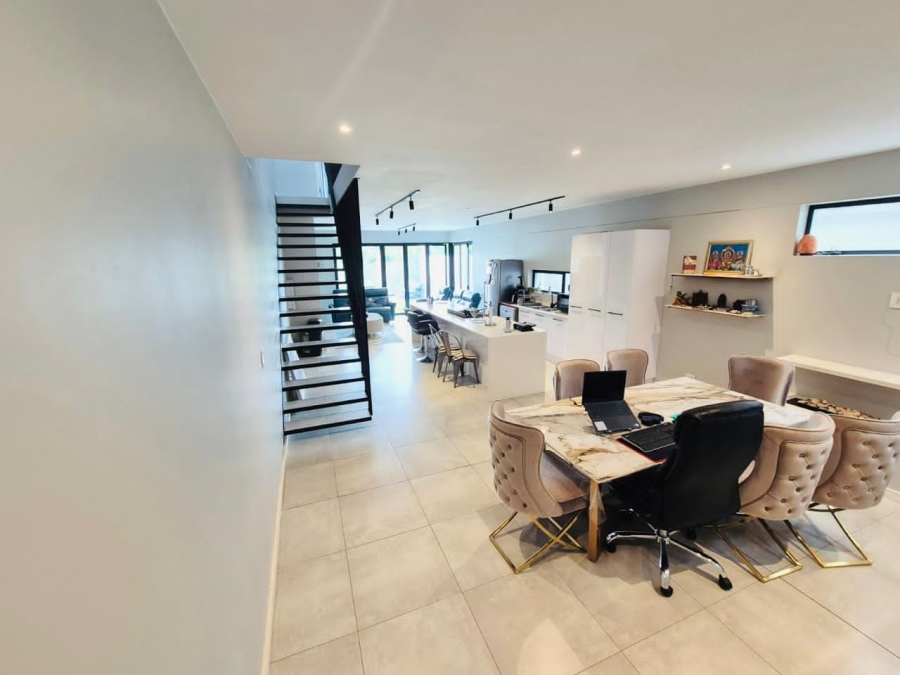 2 Bedroom Property for Sale in Hurlingham Gauteng