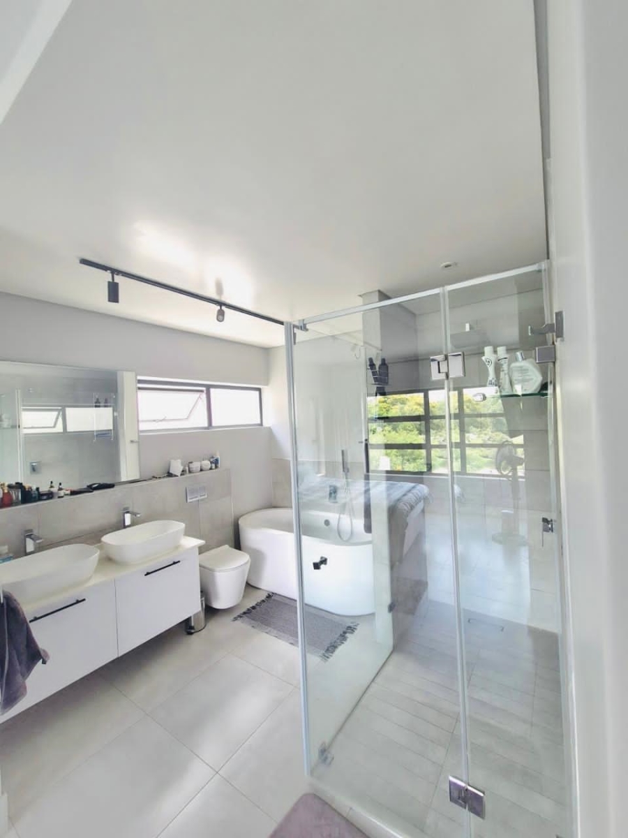 2 Bedroom Property for Sale in Hurlingham Gauteng