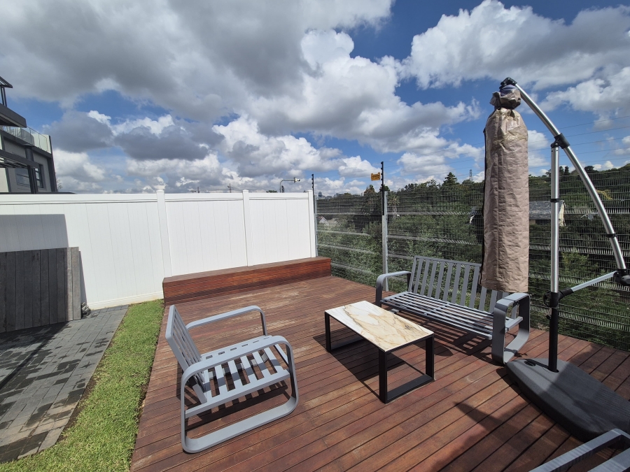 2 Bedroom Property for Sale in Hurlingham Gauteng
