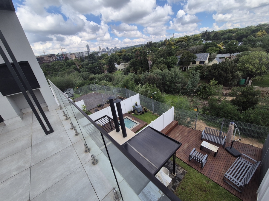 2 Bedroom Property for Sale in Hurlingham Gauteng