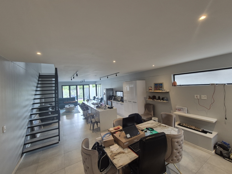 To Let 2 Bedroom Property for Rent in Hurlingham Gauteng