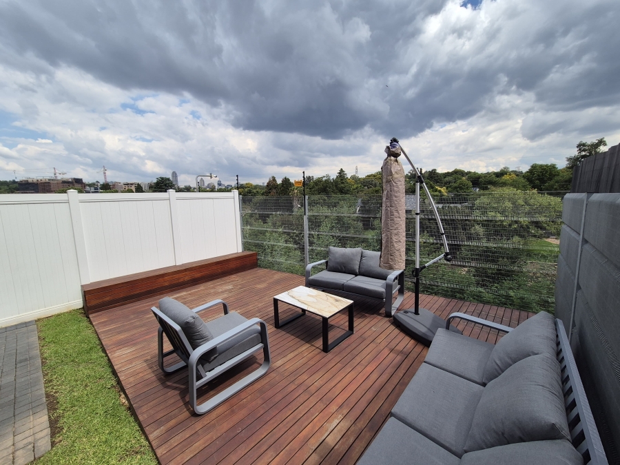 To Let 2 Bedroom Property for Rent in Hurlingham Gauteng