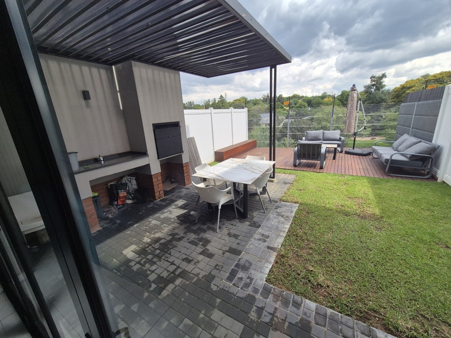 To Let 2 Bedroom Property for Rent in Hurlingham Gauteng