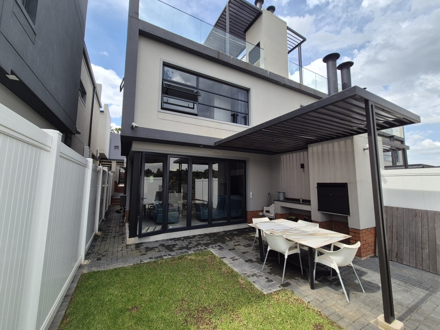To Let 2 Bedroom Property for Rent in Hurlingham Gauteng