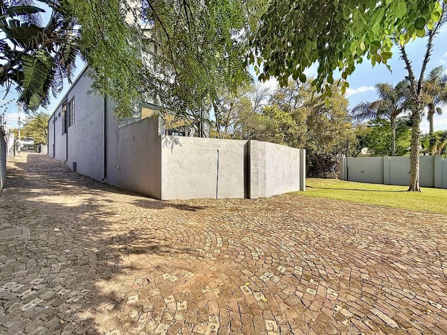 6 Bedroom Property for Sale in Waterkloof Gauteng