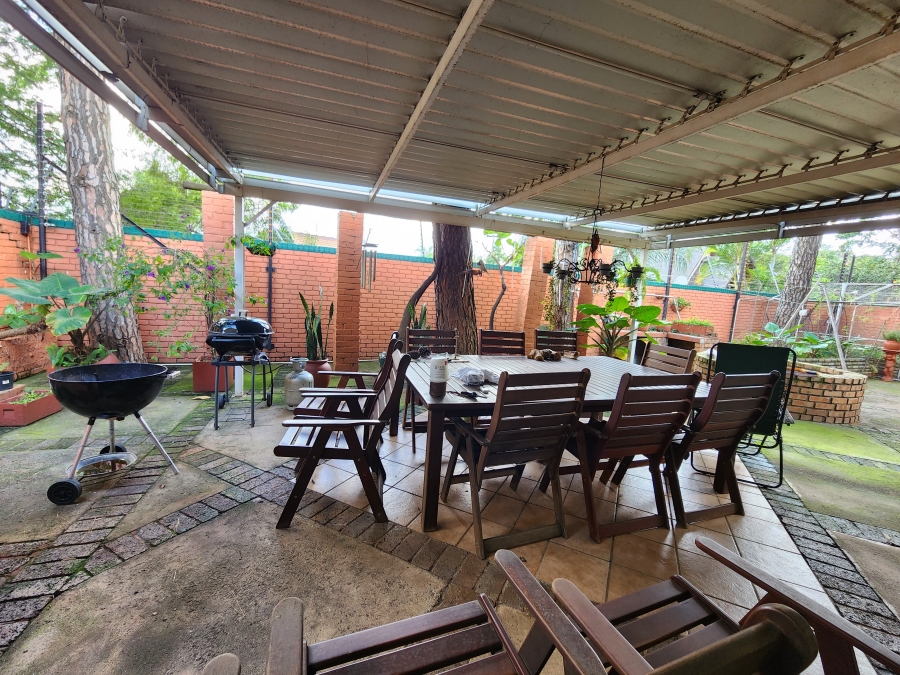 5 Bedroom Property for Sale in Equestria Gauteng