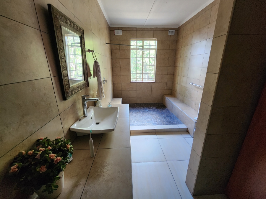 5 Bedroom Property for Sale in Equestria Gauteng