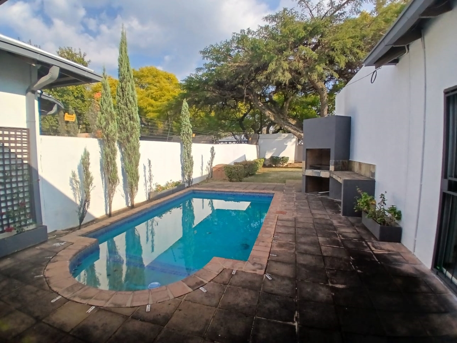 To Let 2 Bedroom Property for Rent in Waterkloof Gauteng
