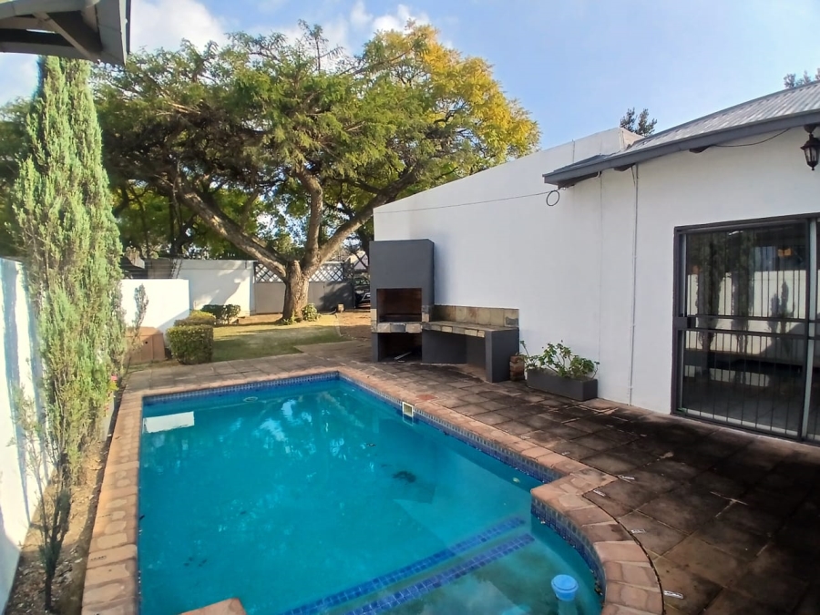 To Let 2 Bedroom Property for Rent in Waterkloof Gauteng