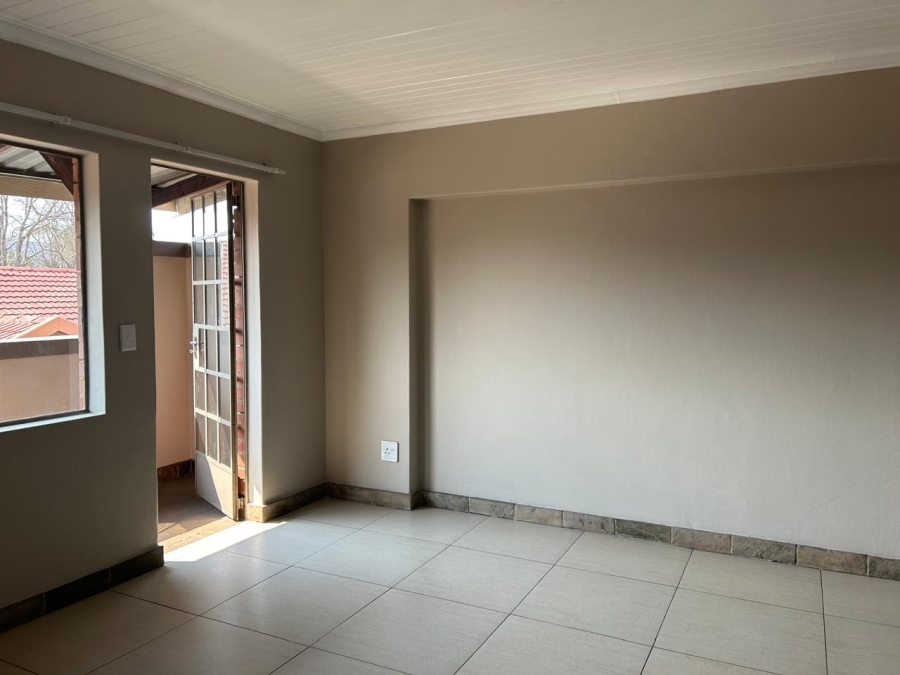 To Let 2 Bedroom Property for Rent in Waverley Gauteng