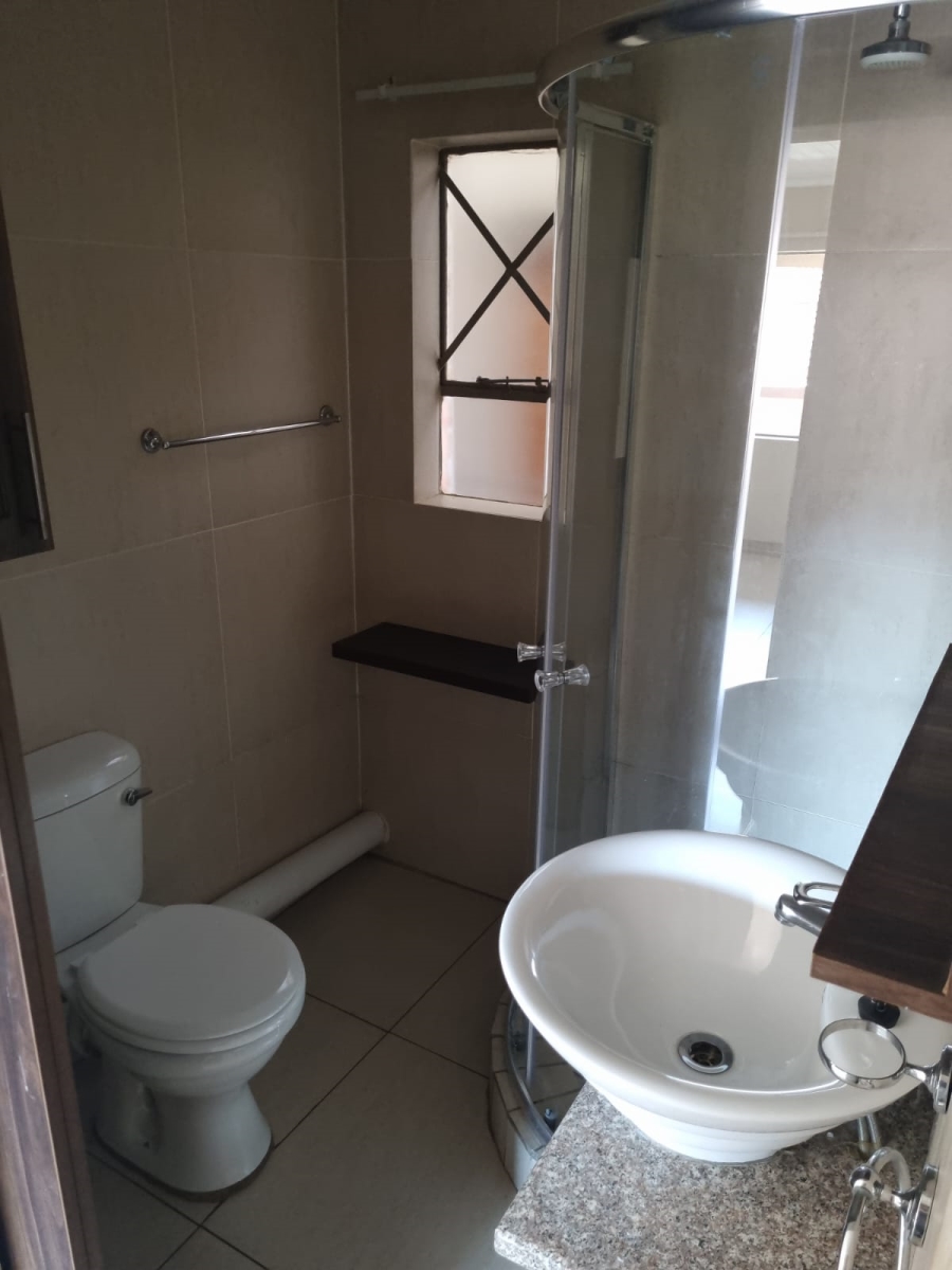 To Let 2 Bedroom Property for Rent in Waverley Gauteng