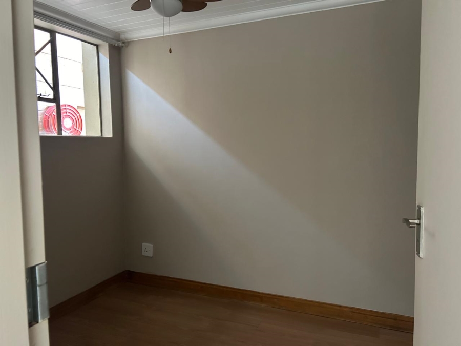 To Let 2 Bedroom Property for Rent in Waverley Gauteng