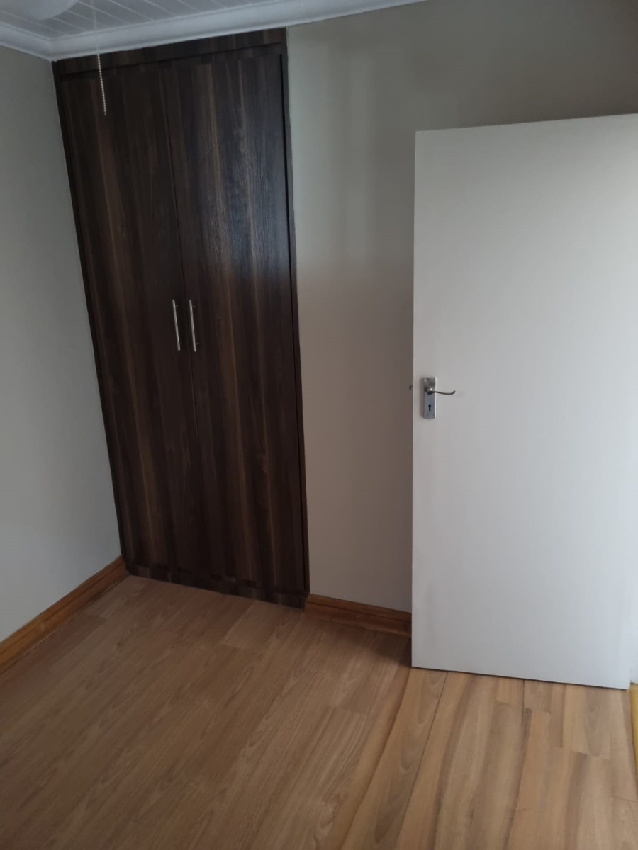 To Let 2 Bedroom Property for Rent in Waverley Gauteng