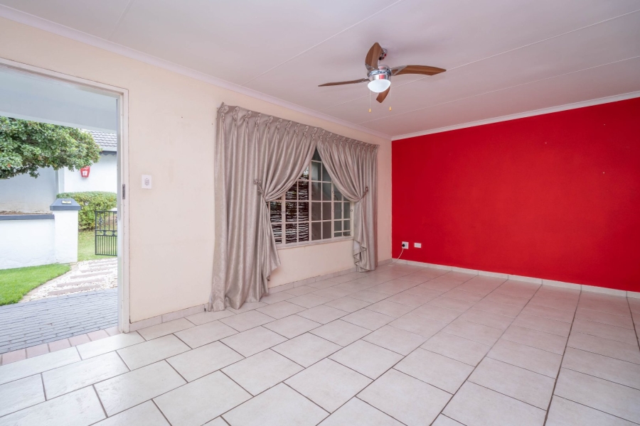 To Let 2 Bedroom Property for Rent in Helderkruin Gauteng