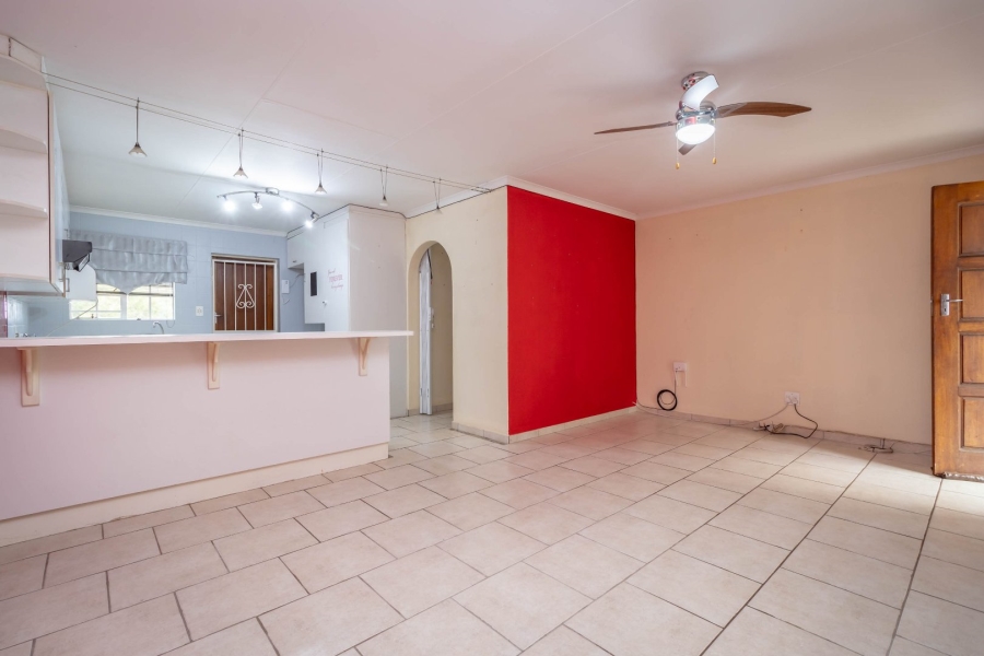 To Let 2 Bedroom Property for Rent in Helderkruin Gauteng