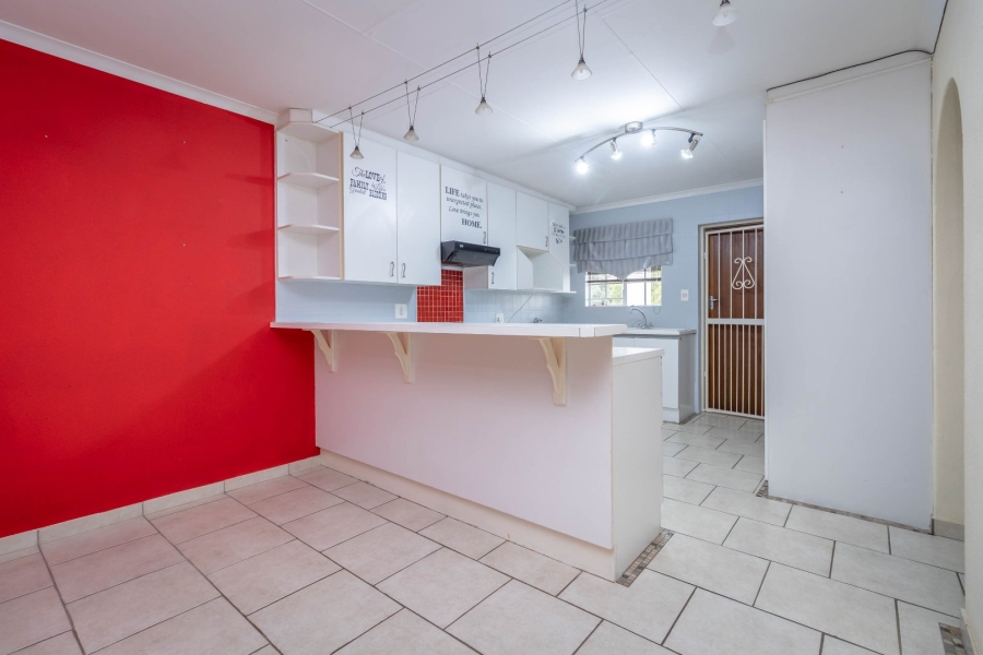 To Let 2 Bedroom Property for Rent in Helderkruin Gauteng