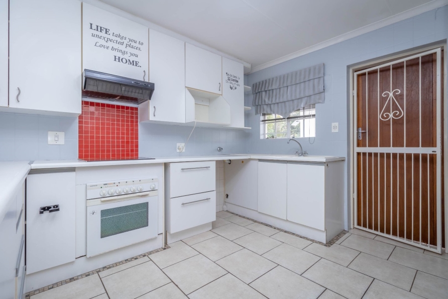 To Let 2 Bedroom Property for Rent in Helderkruin Gauteng